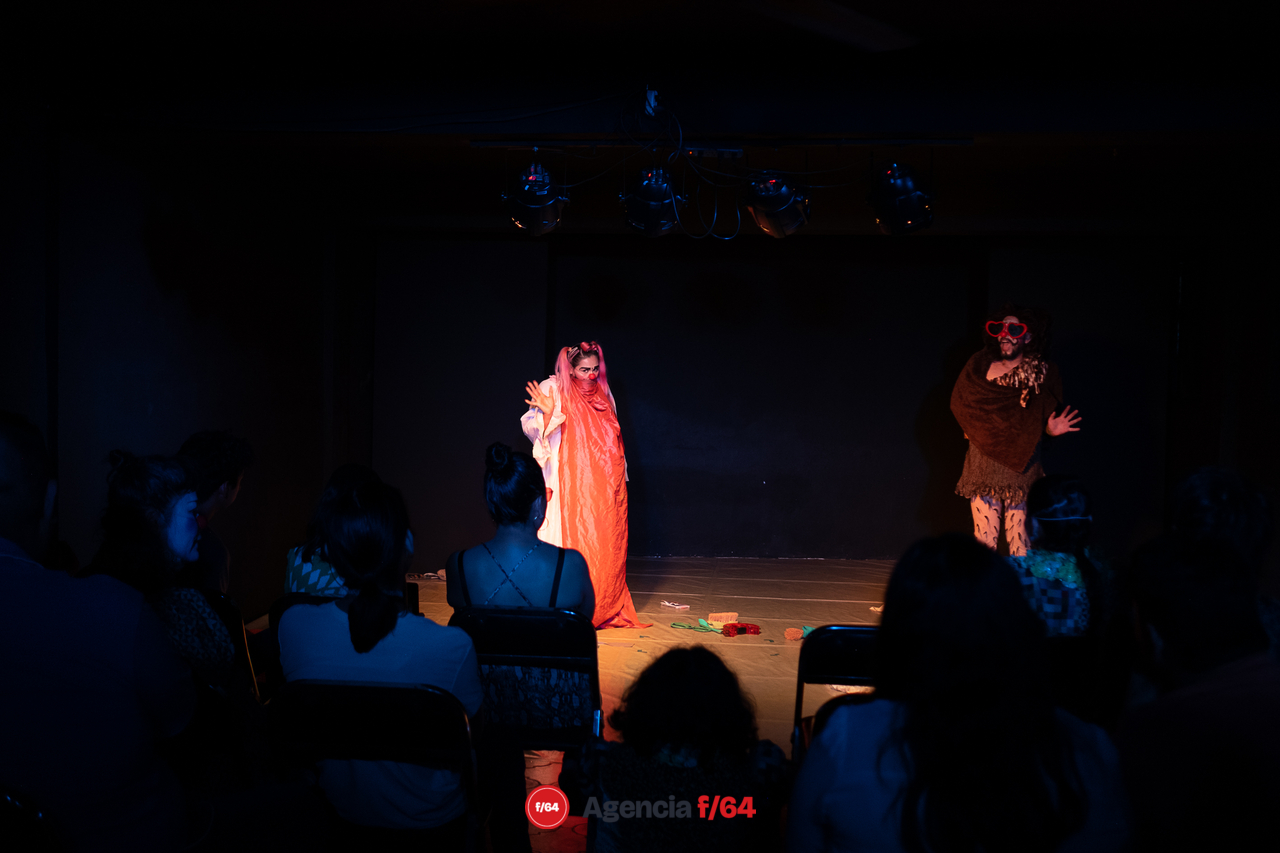Palabras para enamorar a una mujer barbuda.
JajalisClownsteatro.
Casa Caracol.