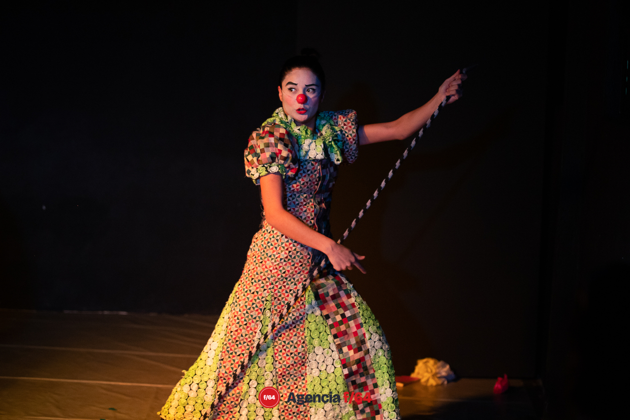 Palabras para enamorar a una mujer barbuda.
JajalisClownsteatro.
Casa Caracol.