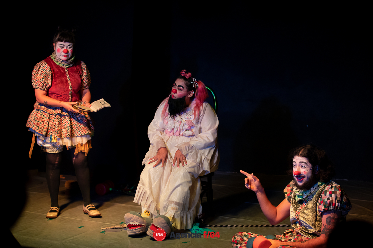 Palabras para enamorar a una mujer barbuda.
JajalisClownsteatro.
Casa Caracol.