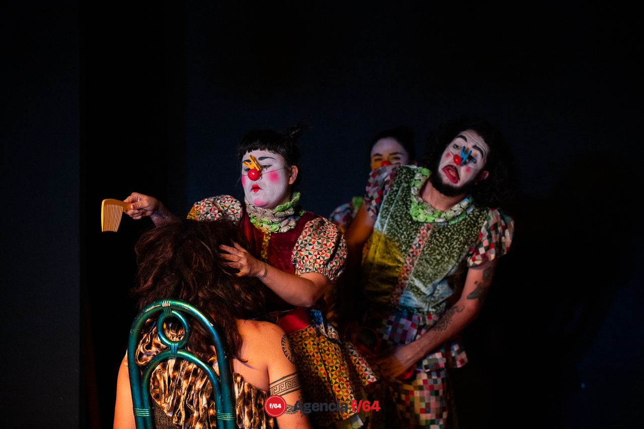 Palabras para enamorar a una mujer barbuda.
JajalisClownsteatro.
Casa Caracol.