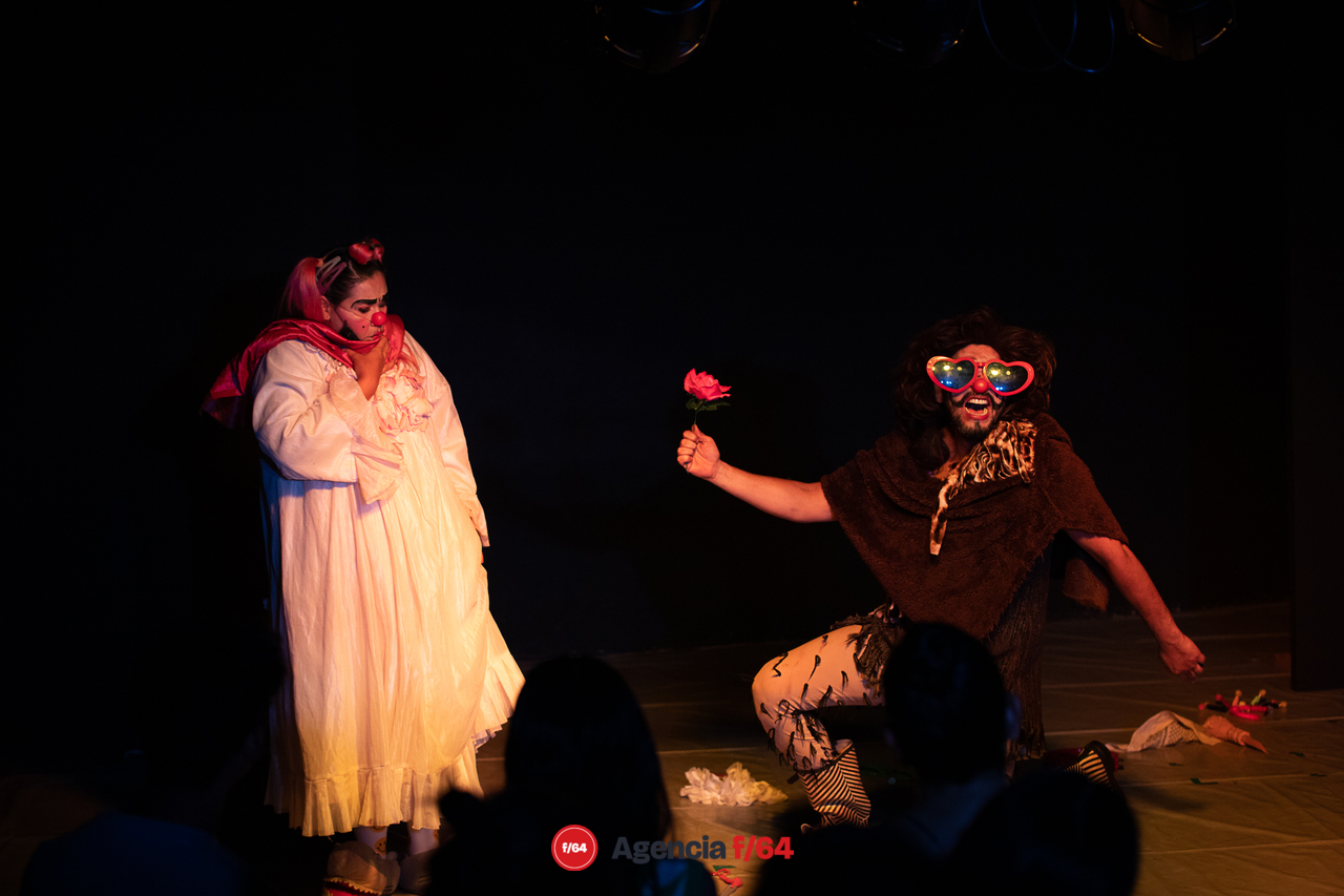 Palabras para enamorar a una mujer barbuda.
JajalisClownsteatro.
Casa Caracol.