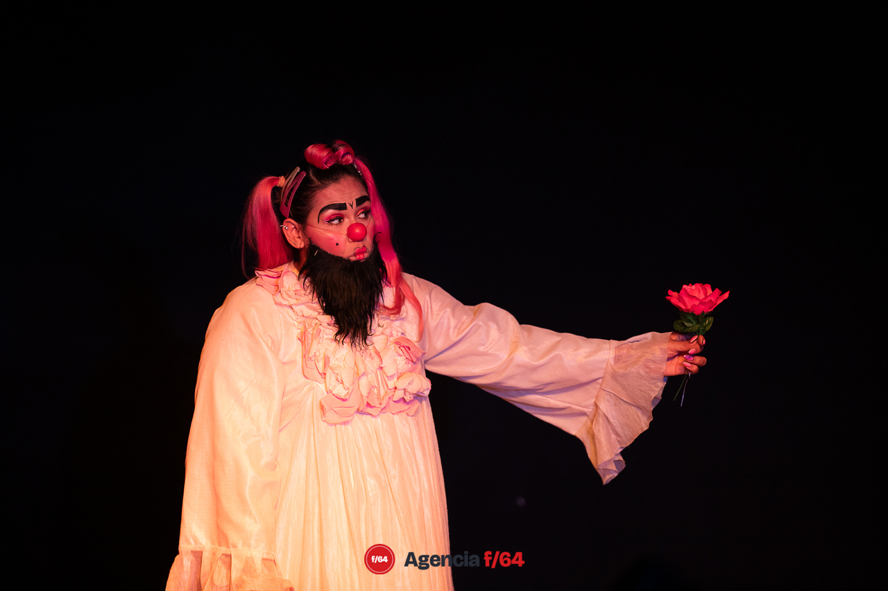 Palabras para enamorar a una mujer barbuda.
JajalisClownsteatro.
Casa Caracol.