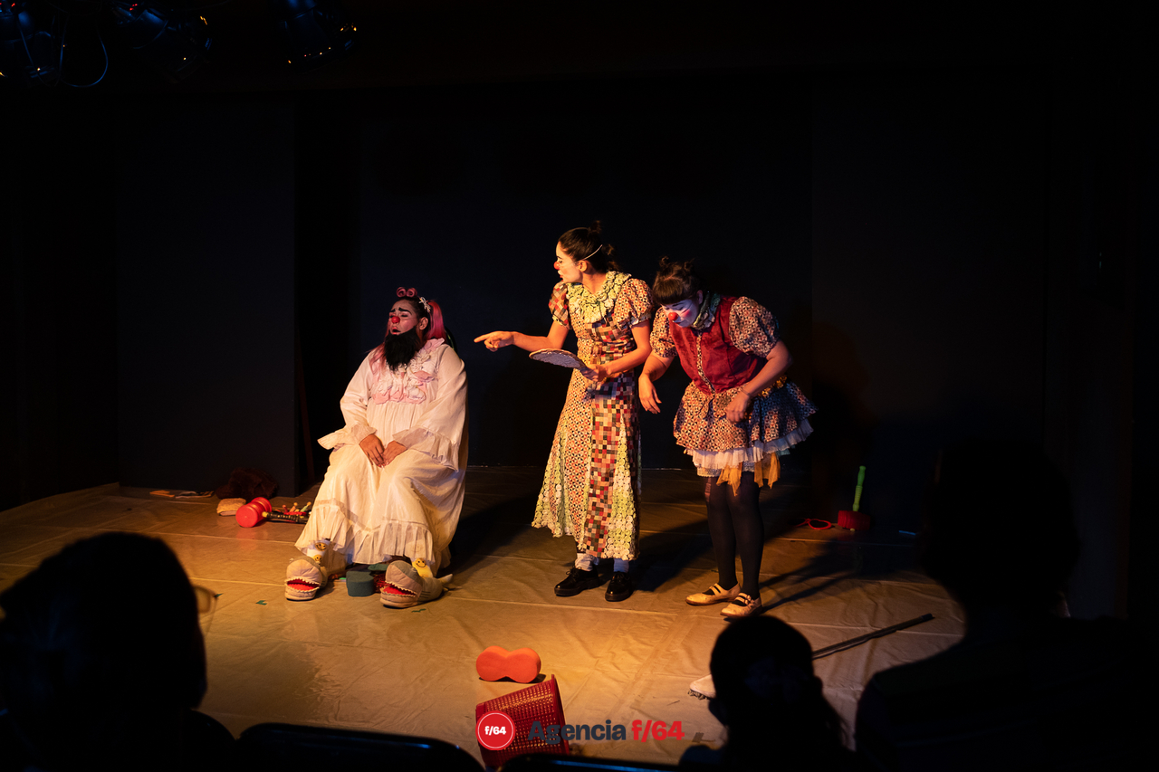 Palabras para enamorar a una mujer barbuda.
JajalisClownsteatro.
Casa Caracol.