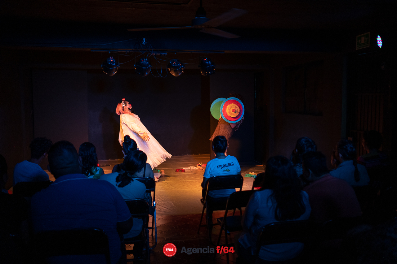 Palabras para enamorar a una mujer barbuda.
JajalisClownsteatro.
Casa Caracol.