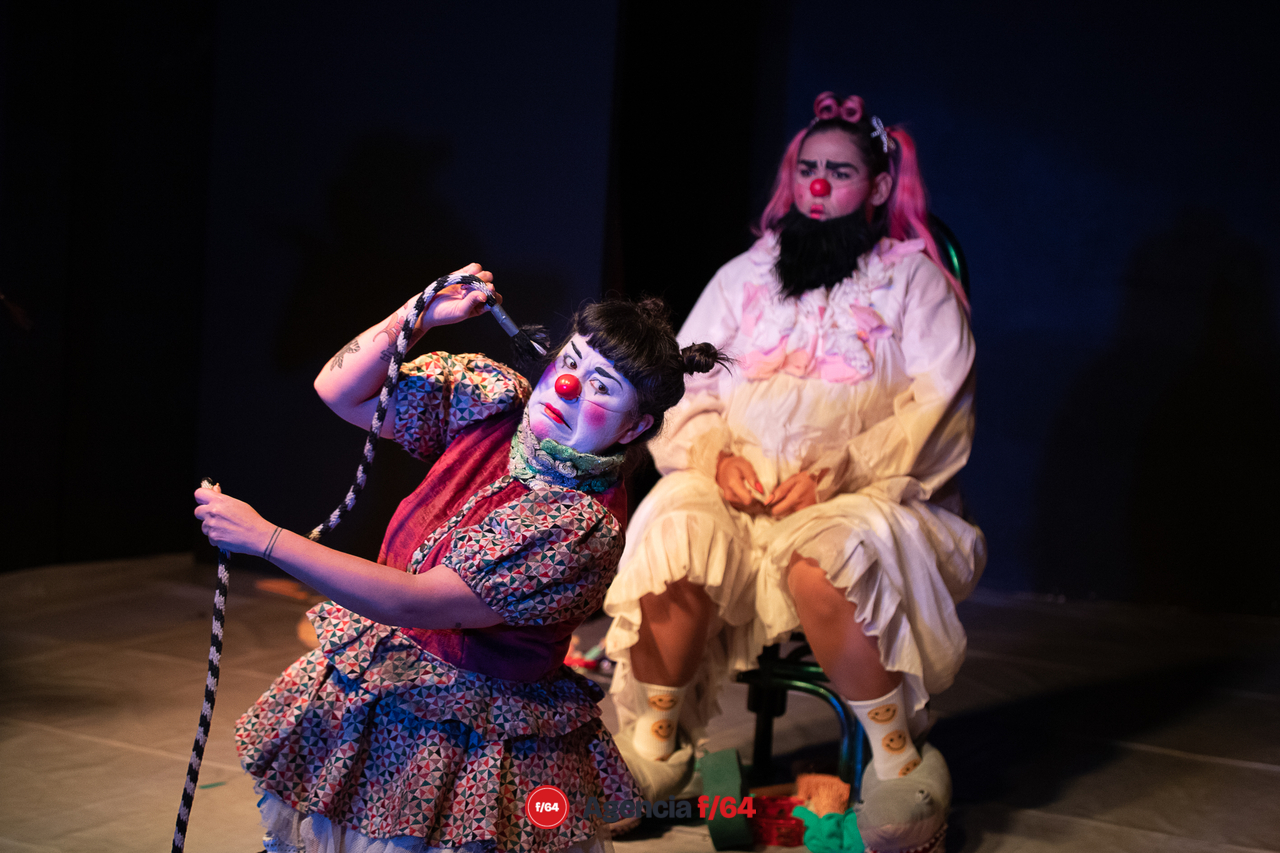 Palabras para enamorar a una mujer barbuda.
JajalisClownsteatro.
Casa Caracol.