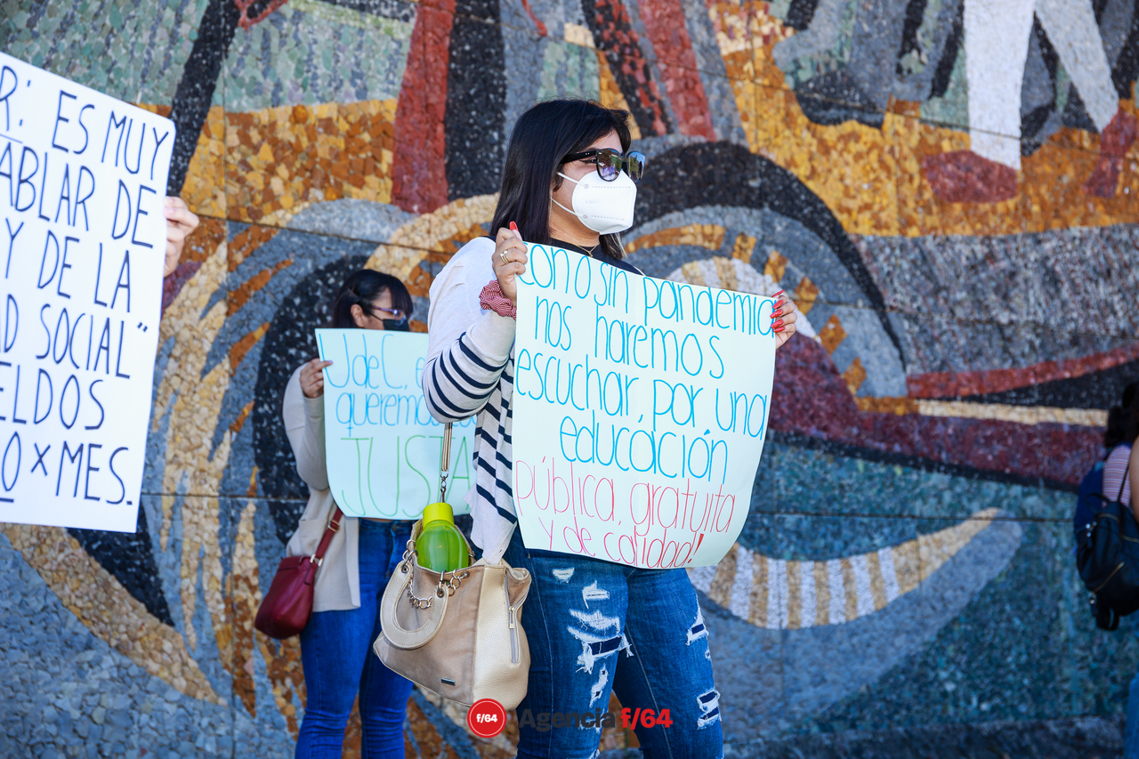 Estudiantes piden que no se cobren cuotas sobre servicios que no utilizan de la Universidad de Colima.
