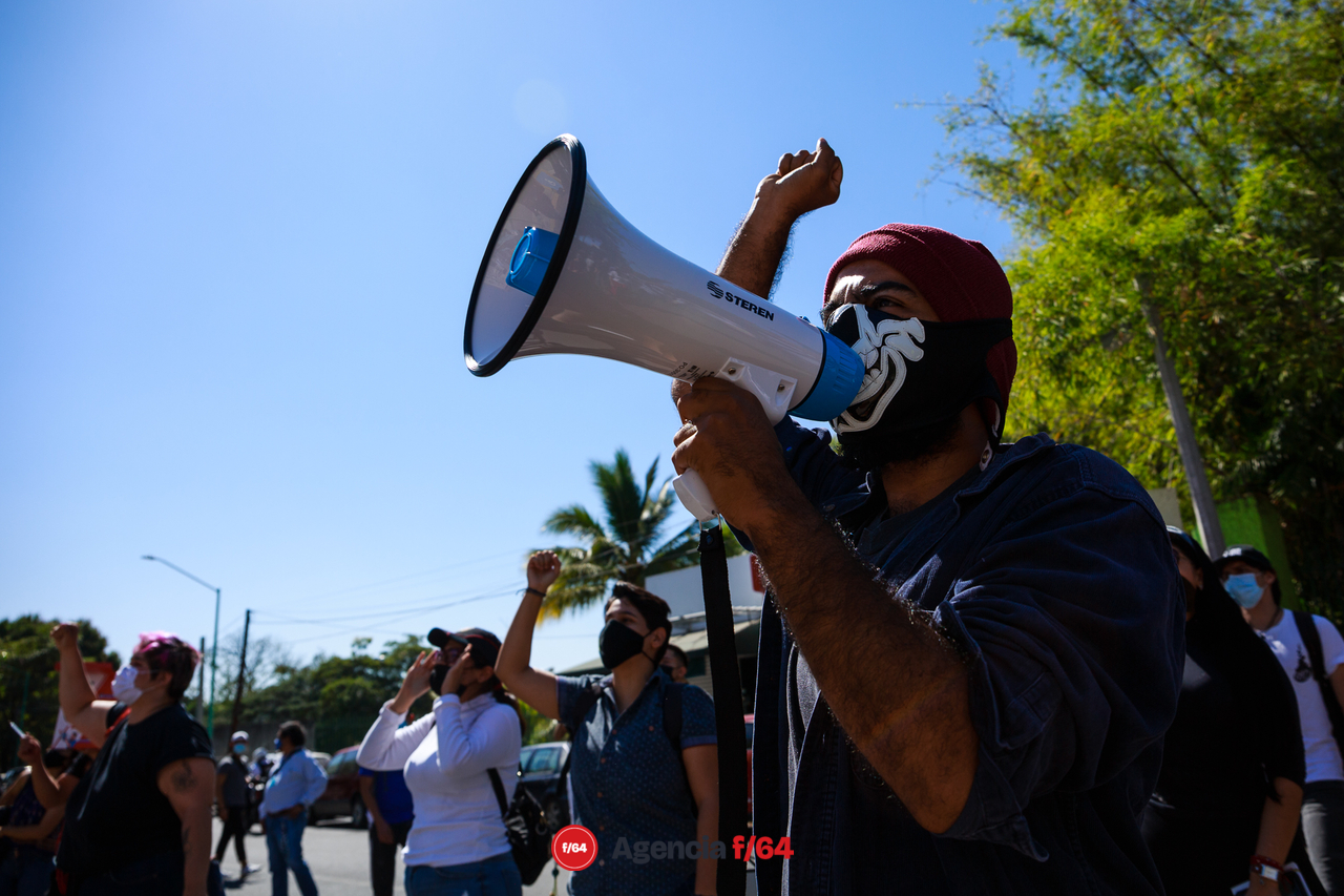 "UDC escucha, queremos cuotas justas" fue el canto de los estudiantes frente a rectoría.