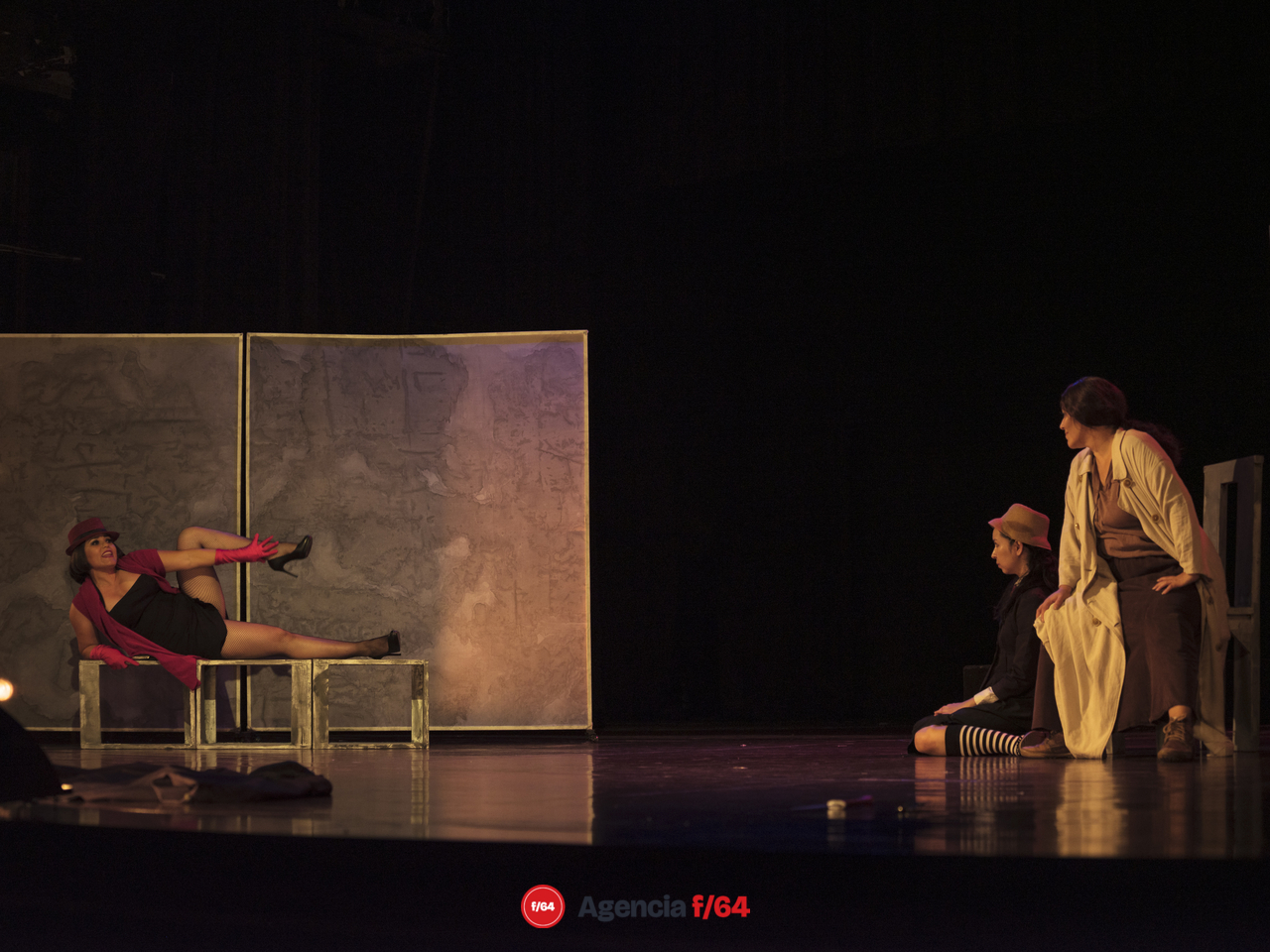 Exiliadas de la Gloria.
Flor Larios, Nadia Flores y Lupita Chávez.
Cuatro Milpas Teatro.

Foto: Mario Chávez