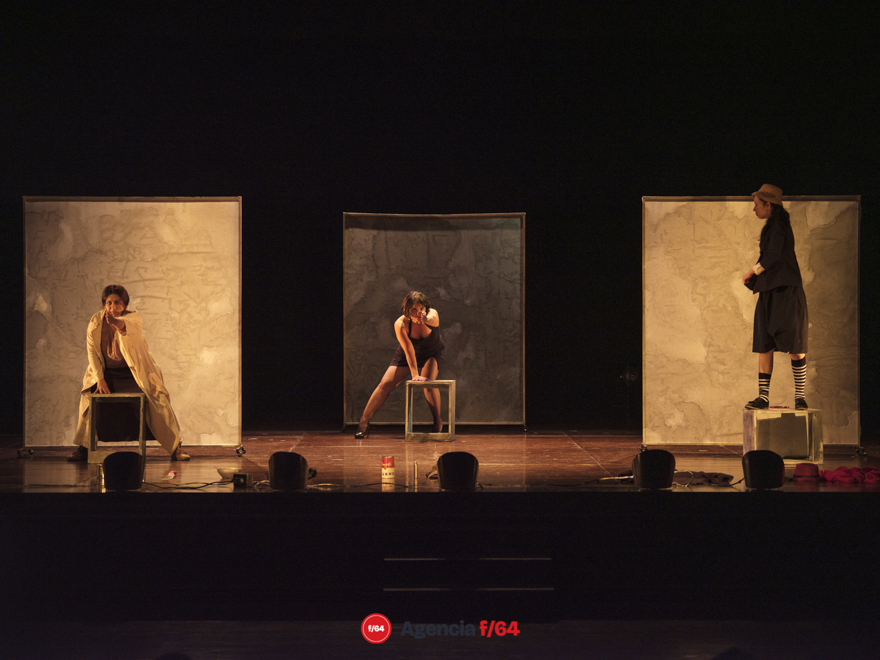 Exiliadas de la Gloria.
Flor Larios, Nadia Flores y Lupita Chávez.
Cuatro Milpas Teatro.

Foto: Mario Chávez