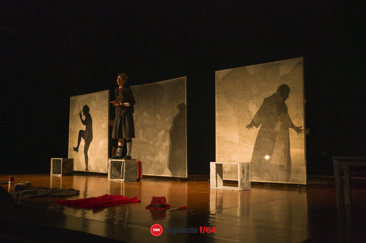 Exiliadas de la Gloria.
Flor Larios, Nadia Flores y Lupita Chávez.
Cuatro Milpas Teatro.

Foto: Mario Chávez