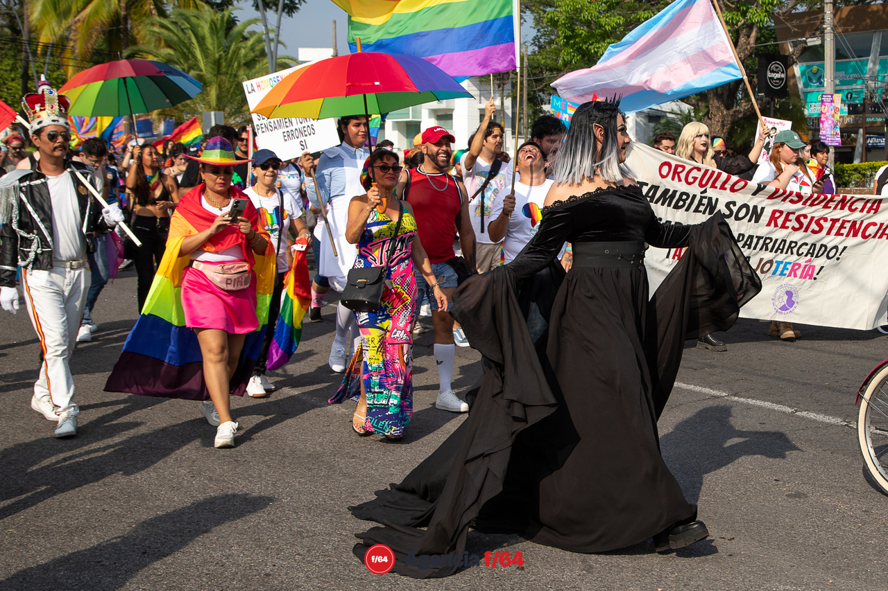 Marcha del Orgullo.
Colima 2023 
"Por las infancias diversas, libres y respetadas". 