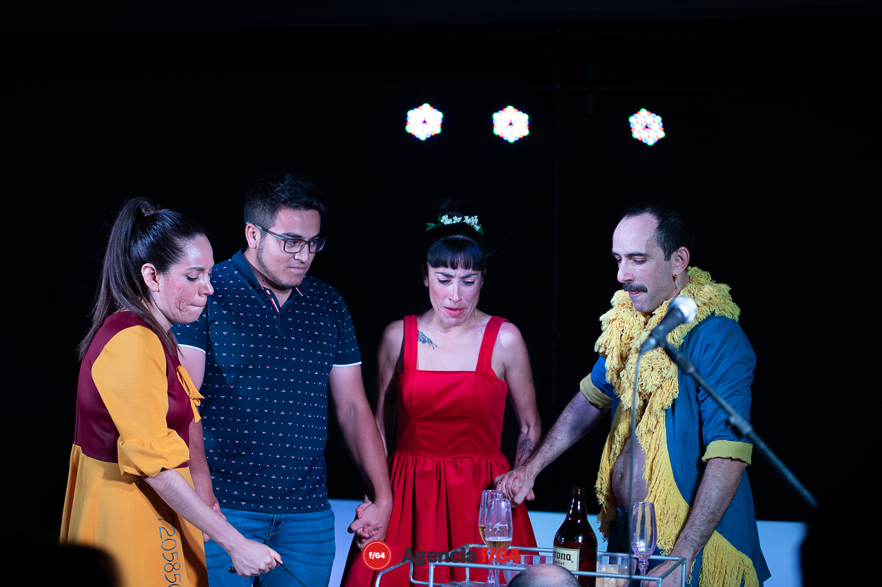 Instructivo para mirar hacia adentro.
Teatro Zona de Acción.
Cas Caracol.