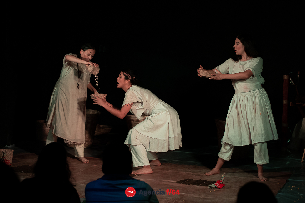 Nantli. La tierra espera.
A la deriva teatro,
Casa Caracol.