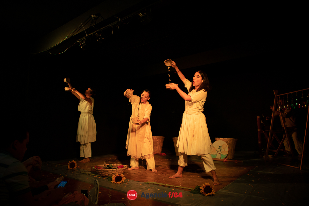 Nantli. La tierra espera.
A la deriva teatro,
Casa Caracol.