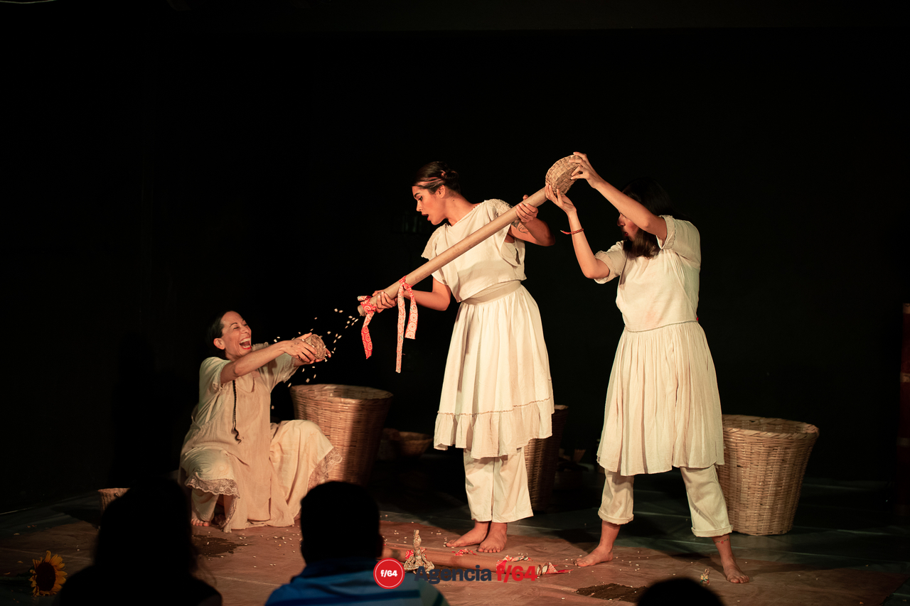 Nantli. La tierra espera.
A la deriva teatro,
Casa Caracol.