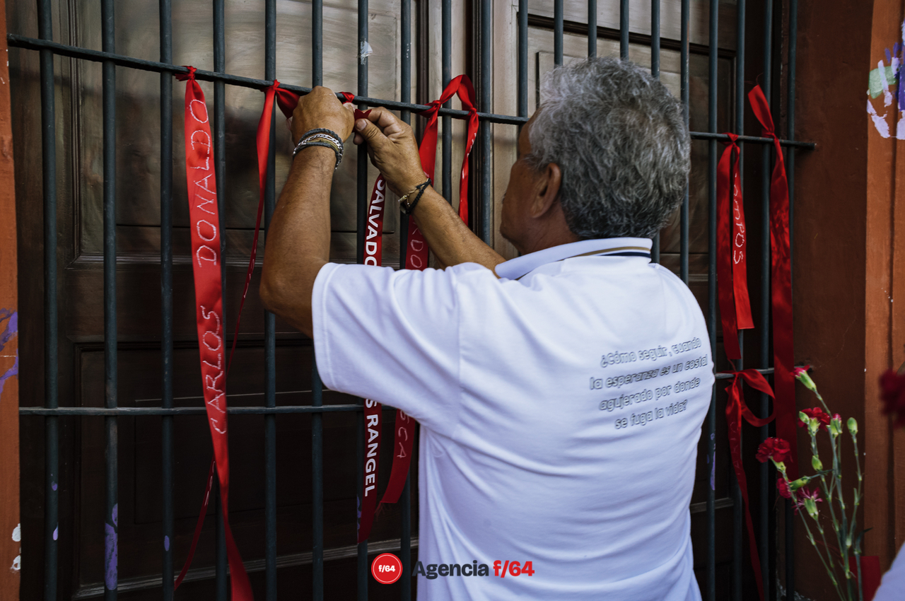 Este 13 de mayo integrantes de la Red de Desaparecidos Colima, familiares, amigos y sociedad en general se dieron cita en la Plaza de las y los Desaparecidos sobre Av. Pedro Galván para posteriormente avanzar en contingente sobre Calle Madero hasta llegar al Jardín Libertad donde se realizó un pronunciamiento.