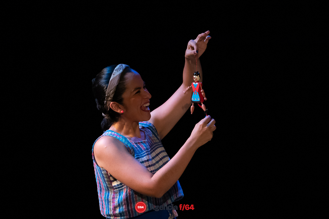 La historia de las cosas.
Tania Hernández.
Colectivo Teatro en Espiral e Inventario Escénico Objetual.
18º Festival de monólogos. Teatro a una sola voz 2023.
Teatro Hidalgo.
Colima, Col.
