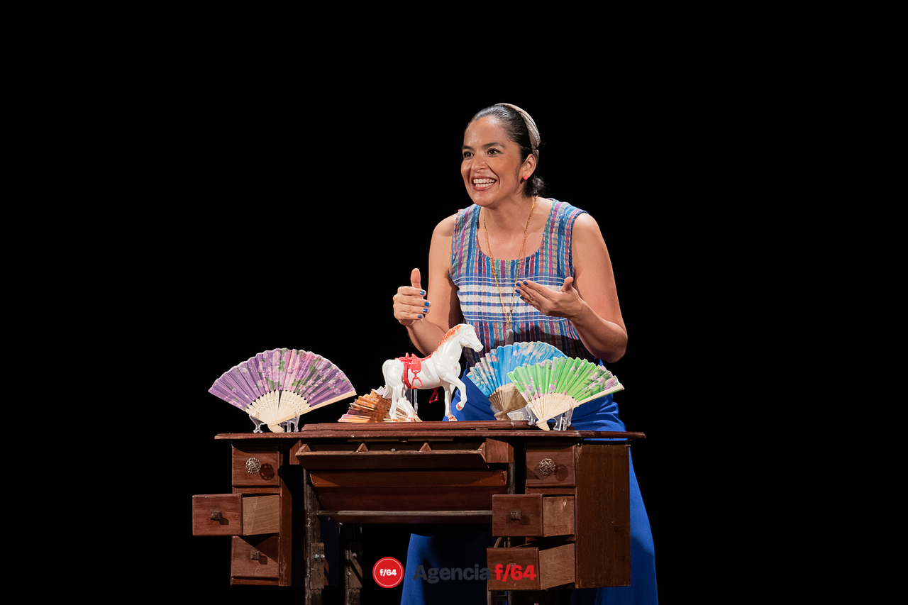 La historia de las cosas.
Tania Hernández.
Colectivo Teatro en Espiral e Inventario Escénico Objetual.
18º Festival de monólogos. Teatro a una sola voz 2023.
Teatro Hidalgo.
Colima, Col.