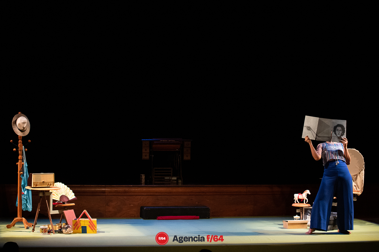 La historia de las cosas.
Tania Hernández.
Colectivo Teatro en Espiral e Inventario Escénico Objetual.
18º Festival de monólogos. Teatro a una sola voz 2023.
Teatro Hidalgo.
Colima, Col.
