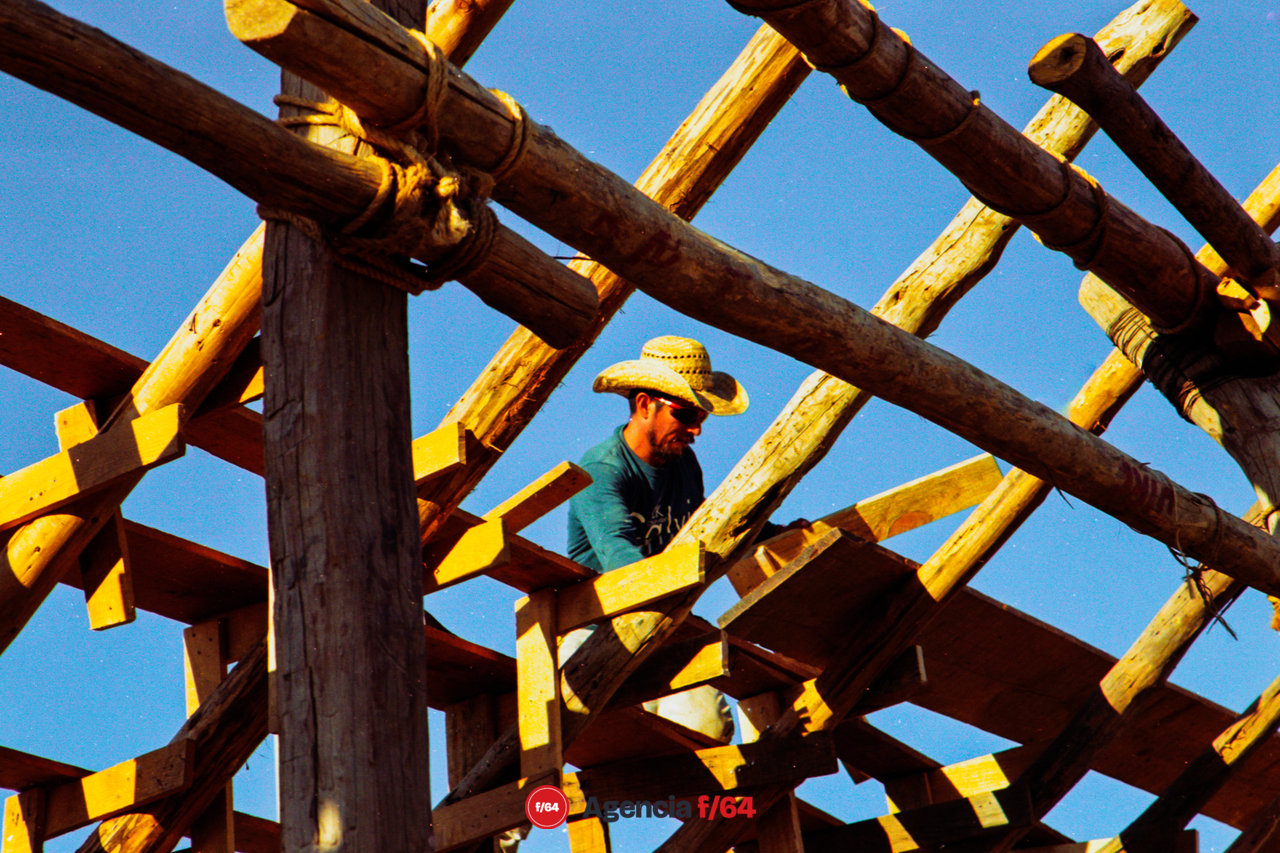 Construcción de graderíos.