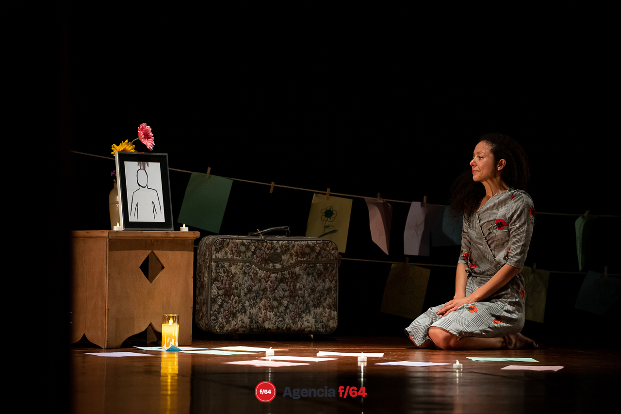 Días y Flores.  Teatro a una sola voz.