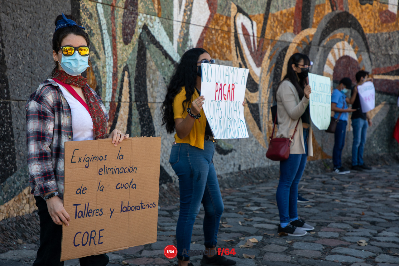Los estudiantes piden que tomen en cuenta sus reclamos.