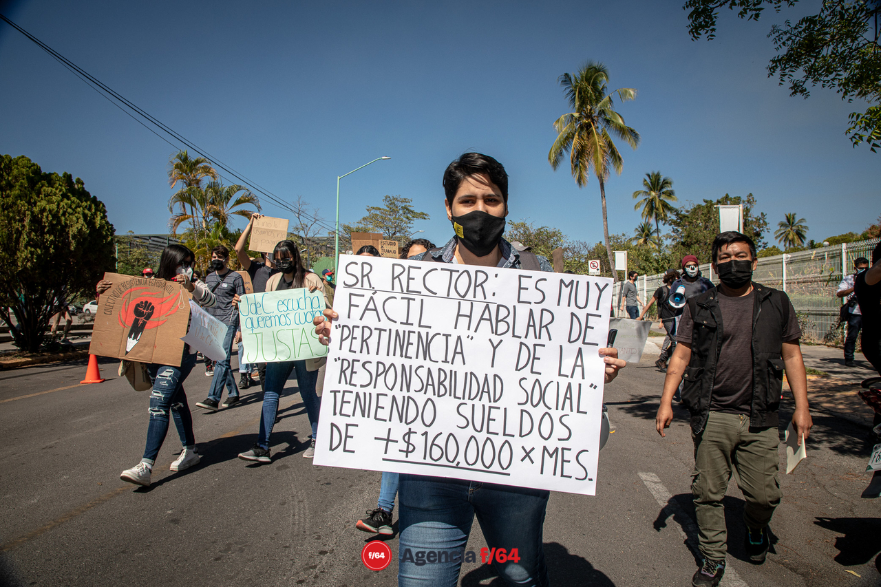 Claro mensaje a la autoridad universitaria. 
