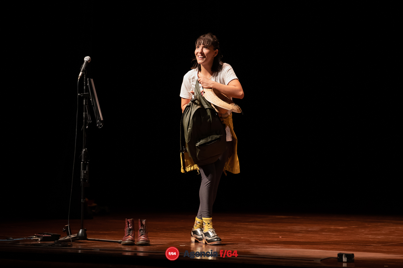 El mundo es una planta carnívora.
María Kemp.
18º Festival  de monólos. Teatro a una sola voz. 2023
Colima, Col.