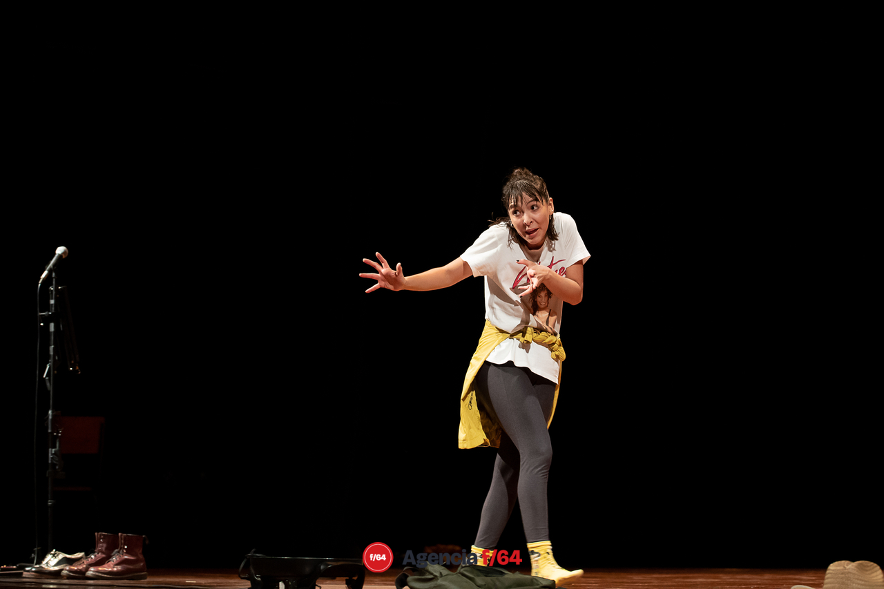 El mundo es una planta carnívora.
María Kemp.
18º Festival  de monólos. Teatro a una sola voz. 2023
Colima, Col.