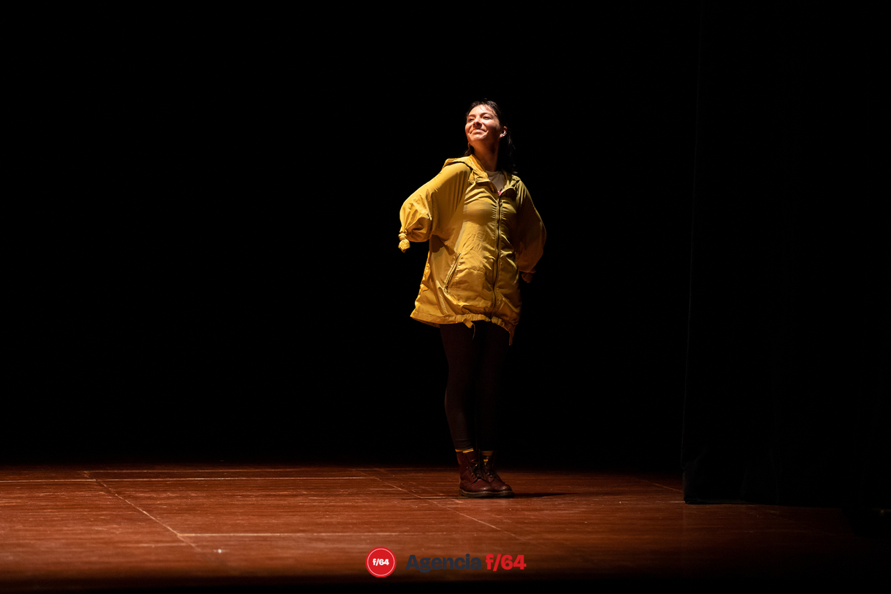 El mundo es una planta carnívora.
María Kemp.
18º Festival  de monólos. Teatro a una sola voz. 2023
Colima, Col.