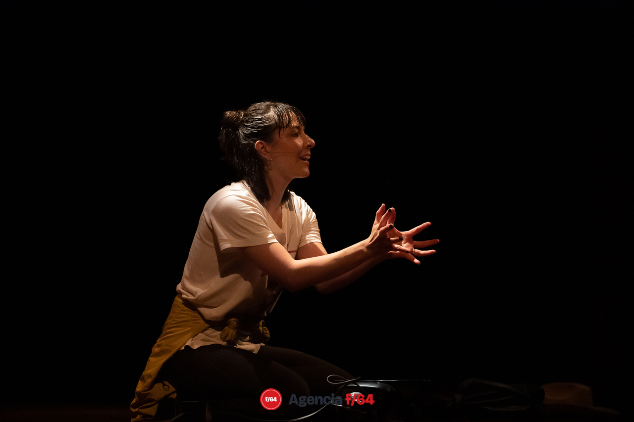 El mundo es una planta carnívora.
María Kemp.
18º Festival  de monólos. Teatro a una sola voz. 2023
Colima, Col.