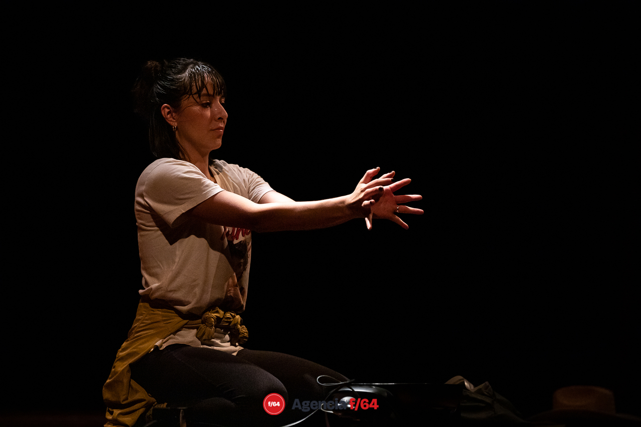 El mundo es una planta carnívora.
María Kemp.
18º Festival  de monólos. Teatro a una sola voz. 2023
Colima, Col.