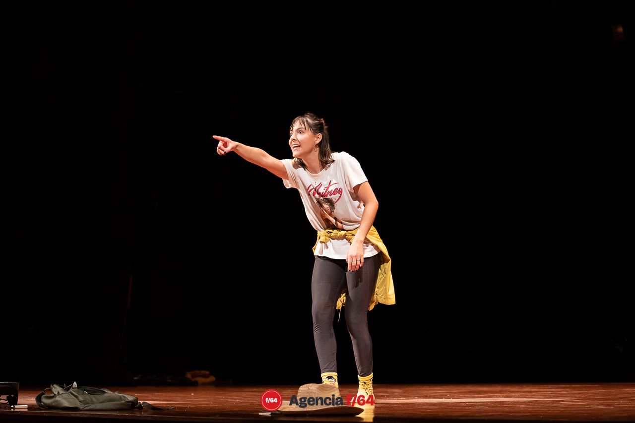 El mundo es una planta carnívora.
María Kemp.
18º Festival  de monólos. Teatro a una sola voz. 2023
Colima, Col.
