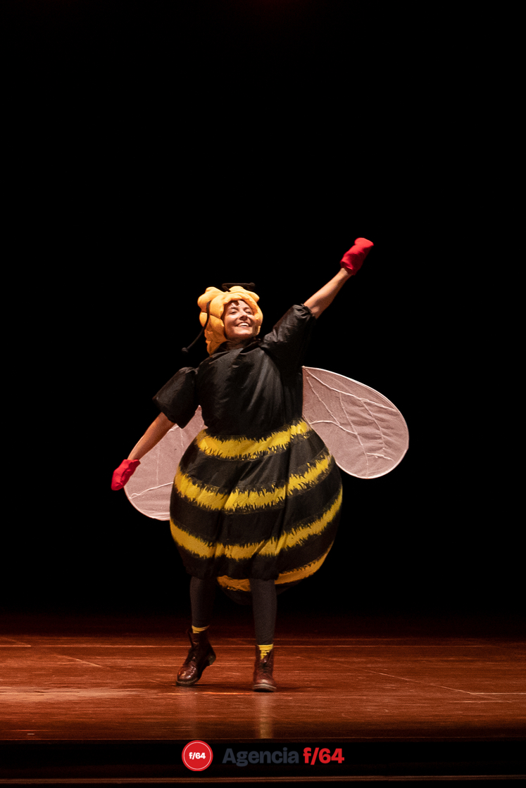 El mundo es una planta carnívora.
María Kemp.
18º Festival  de monólos. Teatro a una sola voz. 2023
Colima, Col.
