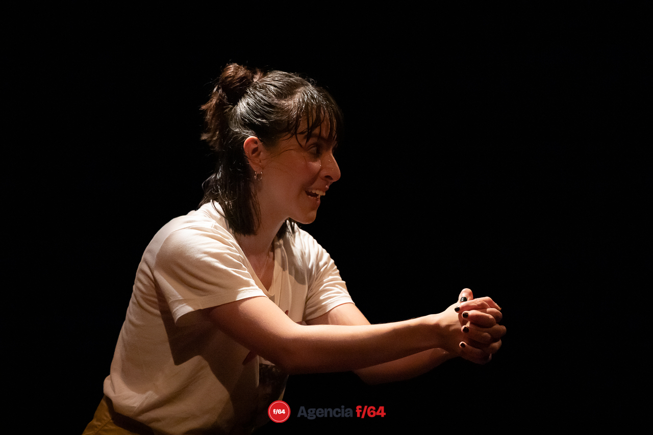 El mundo es una planta carnívora.
María Kemp.
18º Festival  de monólos. Teatro a una sola voz. 2023
Colima, Col.