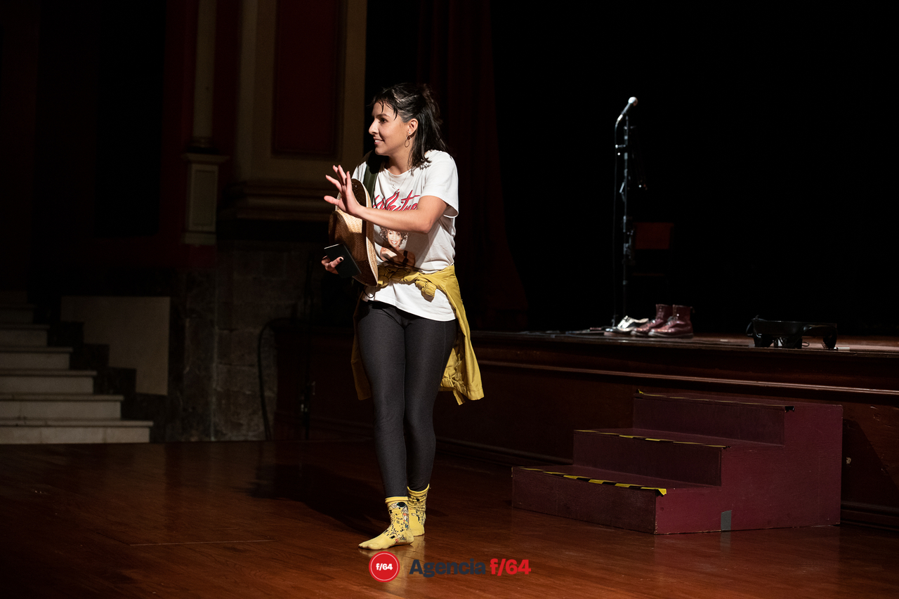 El mundo es una planta carnívora.
María Kemp.
18º Festival  de monólos. Teatro a una sola voz. 2023
Colima, Col.