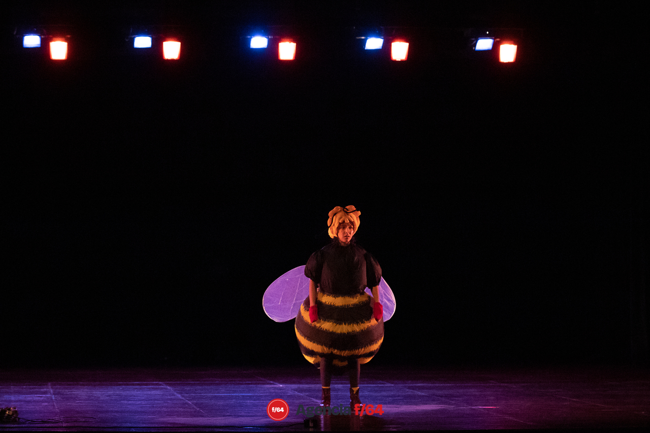 El mundo es una planta carnívora.
María Kemp.
18º Festival  de monólos. Teatro a una sola voz. 2023
Colima, Col.