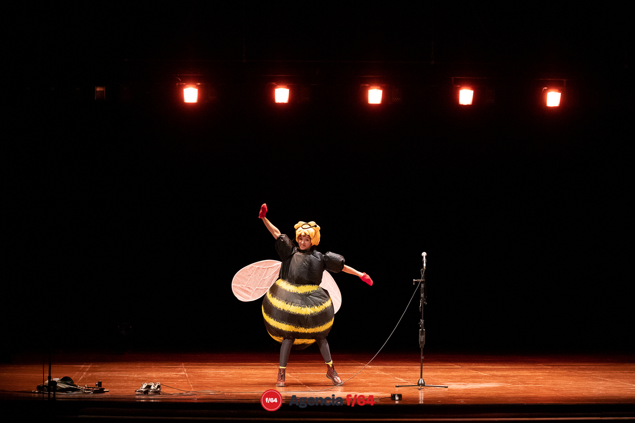El mundo es una planta carnívora.
María Kemp.
18º Festival  de monólos. Teatro a una sola voz. 2023
Colima, Col.