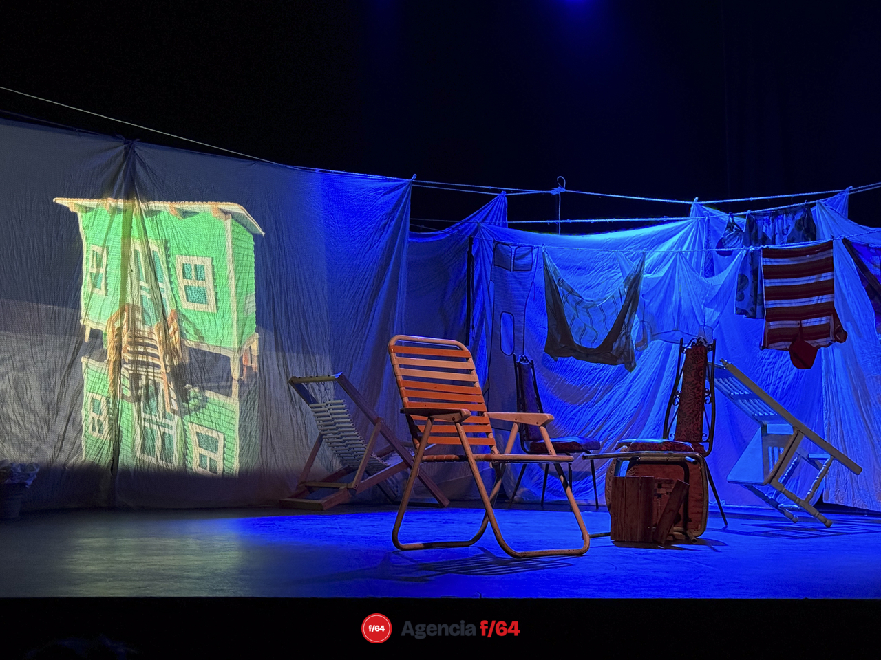 Muy cerca del mar. Instante 1: El Peri.
Dosce la Compañía. 
Teatro Vivian  Blumentel.
43 Muestra Nacional de Teatro
Guadalajara, Jalisco.
