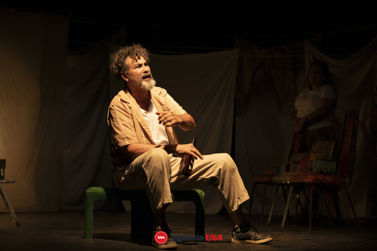 Muy cerca del mar. Instante 1: El Peri.
Dosce la Compañía. 
Teatro Vivian  Blumentel.
43 Muestra Nacional de Teatro
Guadalajara, Jalisco.