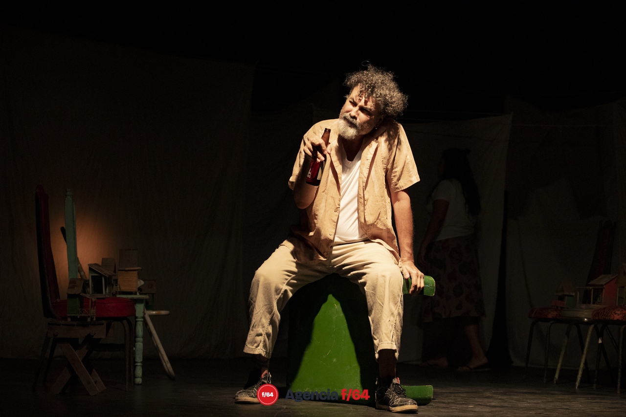 Muy cerca del mar. Instante 1: El Peri.
Dosce la Compañía. 
Teatro Vivian  Blumentel.
43 Muestra Nacional de Teatro
Guadalajara, Jalisco.