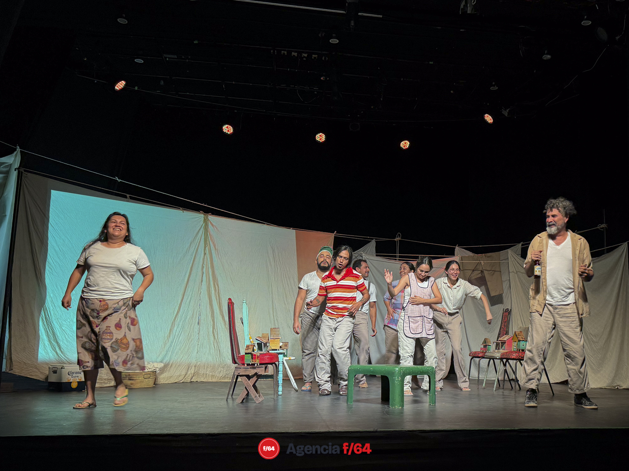 Muy cerca del mar. Instante 1: El Peri.
Dosce la Compañía. 
Teatro Vivian  Blumentel.
43 Muestra Nacional de Teatro
Guadalajara, Jalisco.