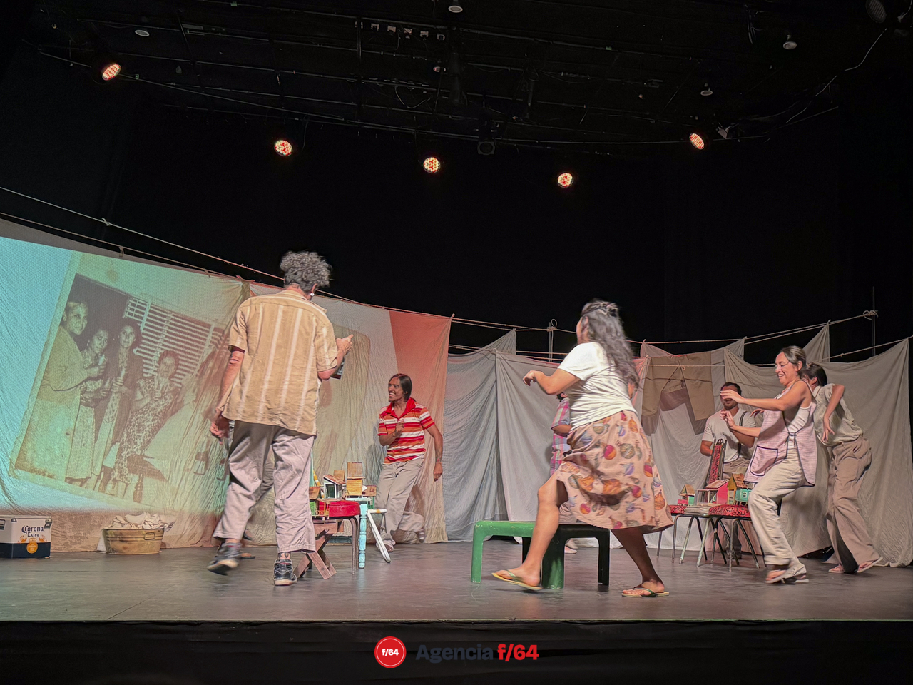 Muy cerca del mar. Instante 1: El Peri.
Dosce la Compañía. 
Teatro Vivian  Blumentel.
43 Muestra Nacional de Teatro
Guadalajara, Jalisco.