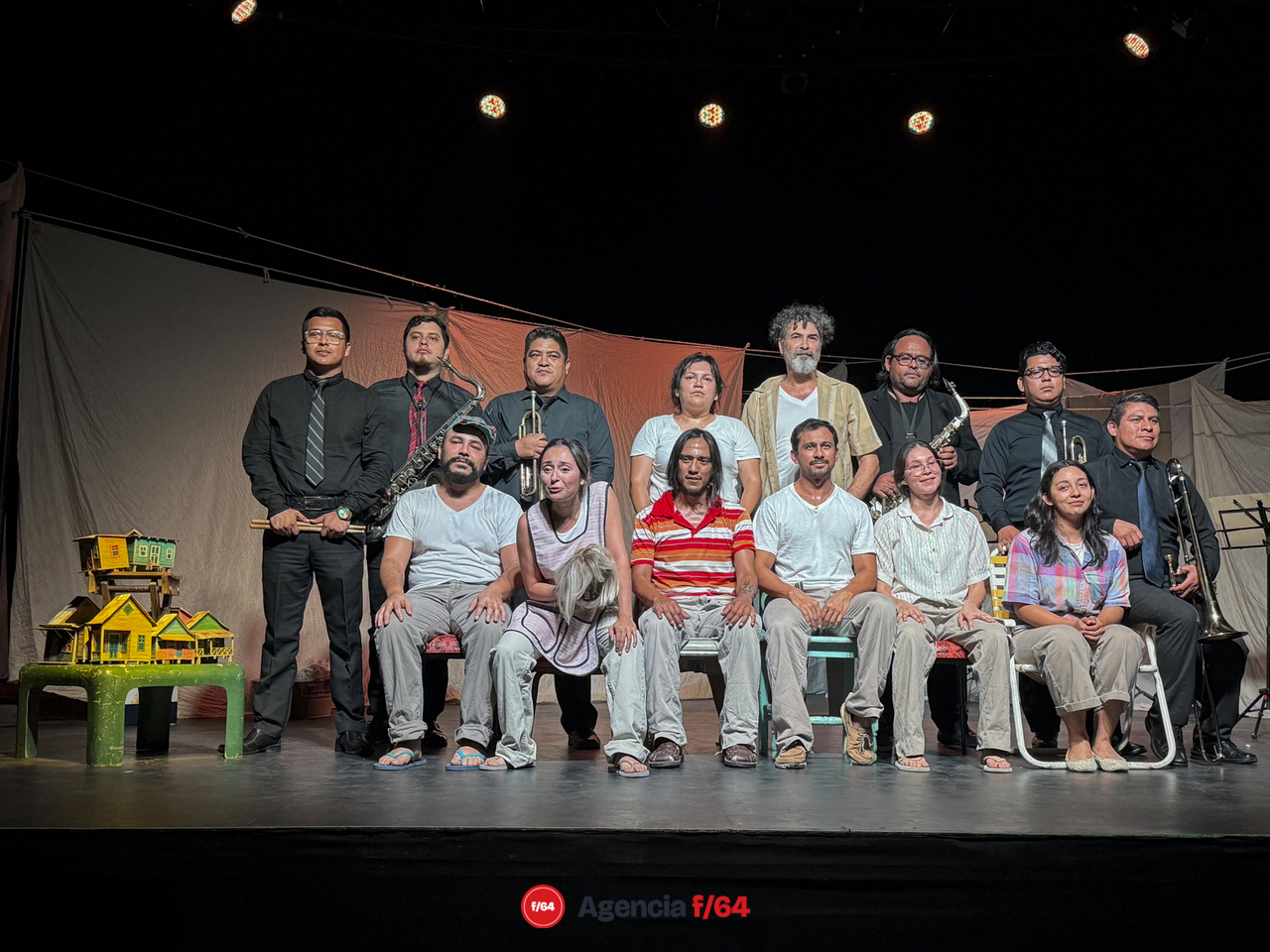 Muy cerca del mar. Instante 1: El Peri.
Dosce la Compañía. 
Teatro Vivian  Blumentel.
43 Muestra Nacional de Teatro
Guadalajara, Jalisco.