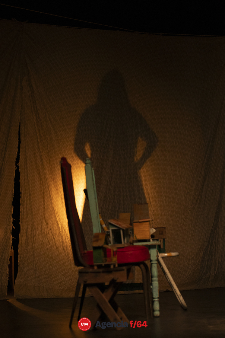 Muy cerca del mar. Instante 1: El Peri.
Dosce la Compañía. 
Teatro Vivian  Blumentel.
43 Muestra Nacional de Teatro
Guadalajara, Jalisco.