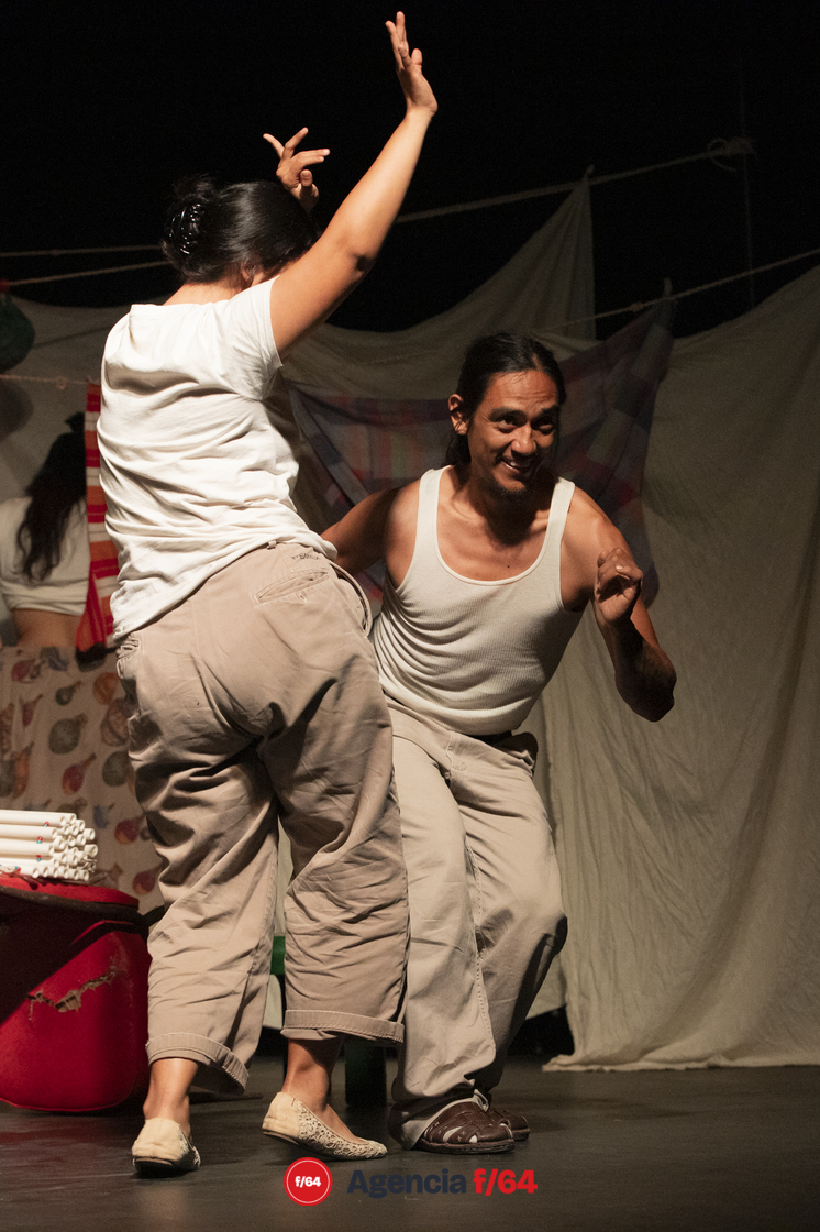 Muy cerca del mar. Instante 1: El Peri.
Dosce la Compañía. 
Teatro Vivian  Blumentel.
43 Muestra Nacional de Teatro
Guadalajara, Jalisco.