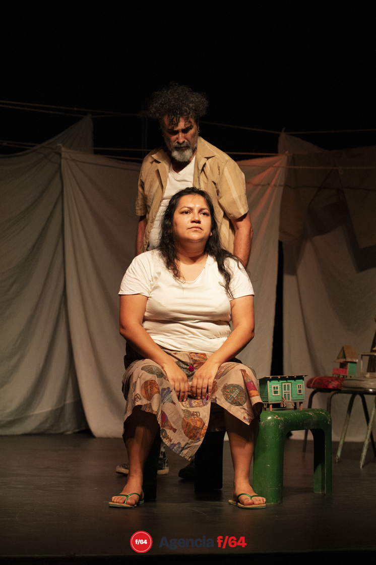 Muy cerca del mar. Instante 1: El Peri.
Dosce la Compañía. 
Teatro Vivian  Blumentel.
43 Muestra Nacional de Teatro
Guadalajara, Jalisco.