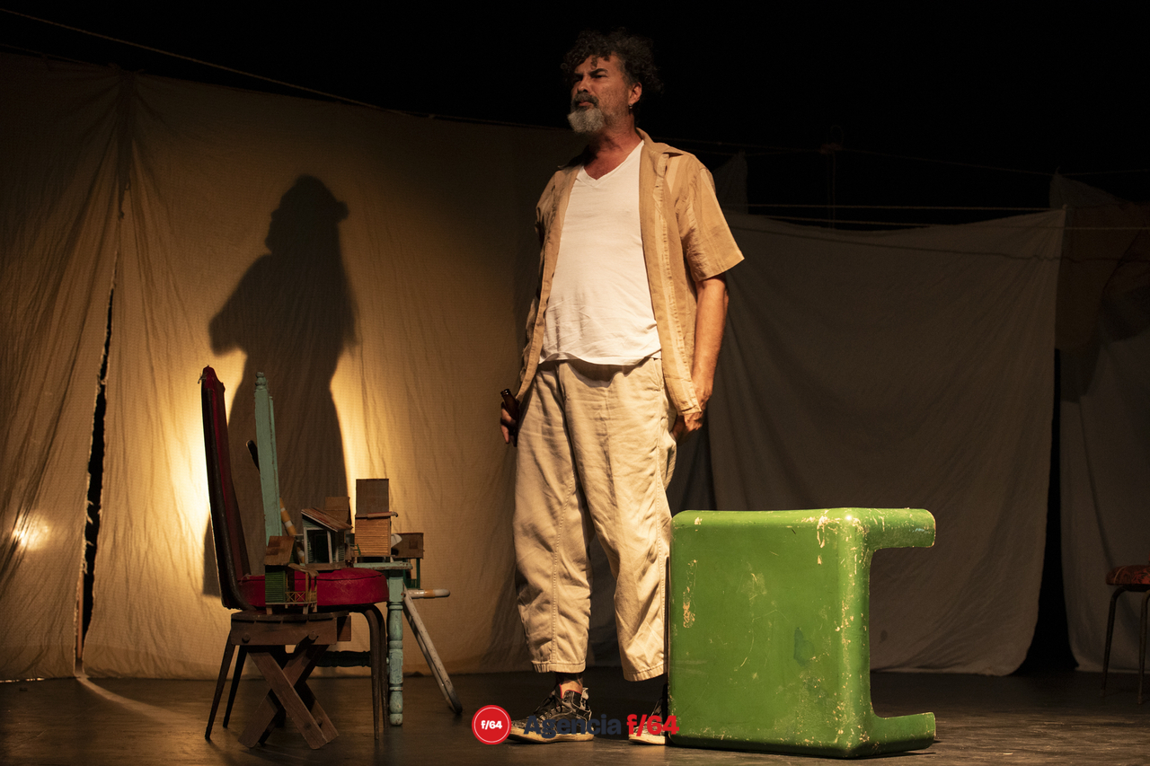 Muy cerca del mar. Instante 1: El Peri.
Dosce la Compañía. 
Teatro Vivian  Blumentel.
43 Muestra Nacional de Teatro
Guadalajara, Jalisco.