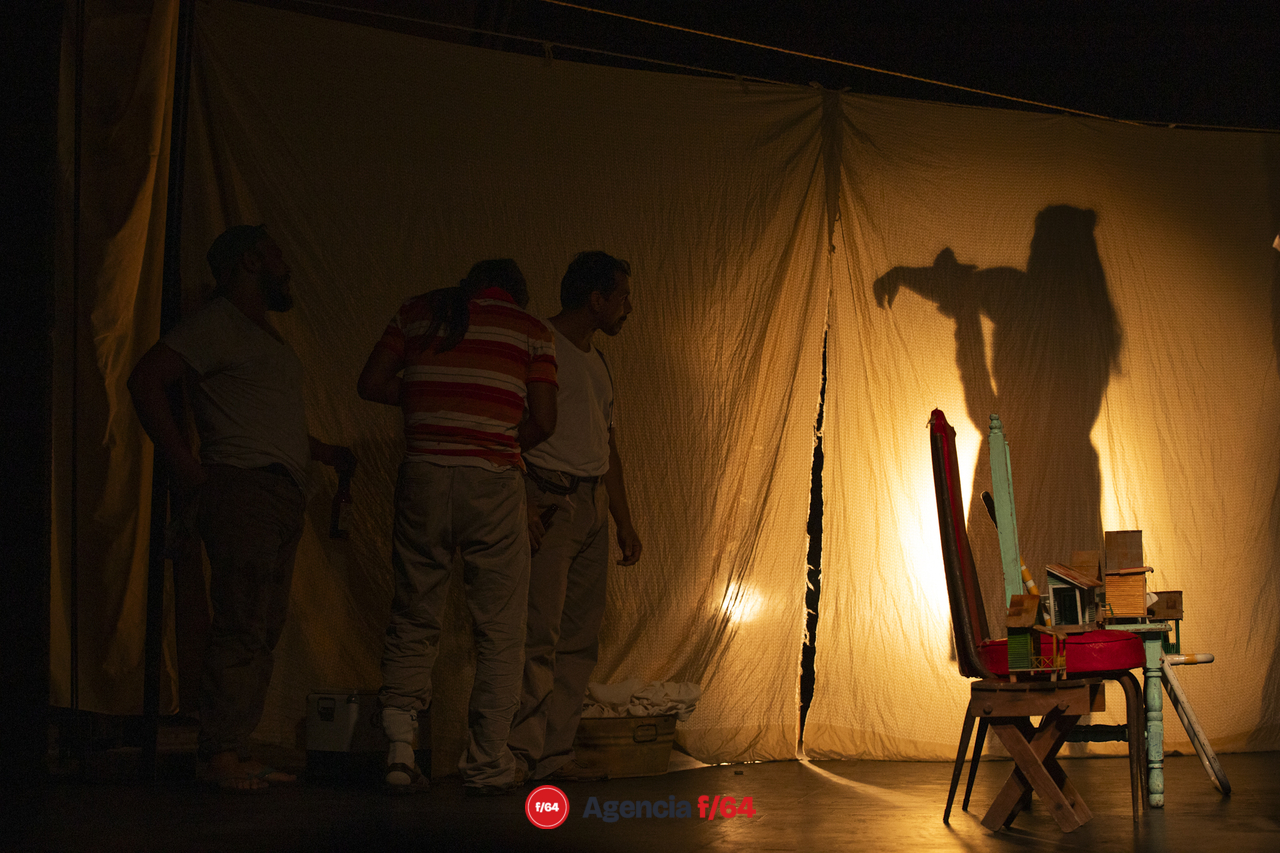 Muy cerca del mar. Instante 1: El Peri.
Dosce la Compañía. 
Teatro Vivian  Blumentel.
43 Muestra Nacional de Teatro
Guadalajara, Jalisco.