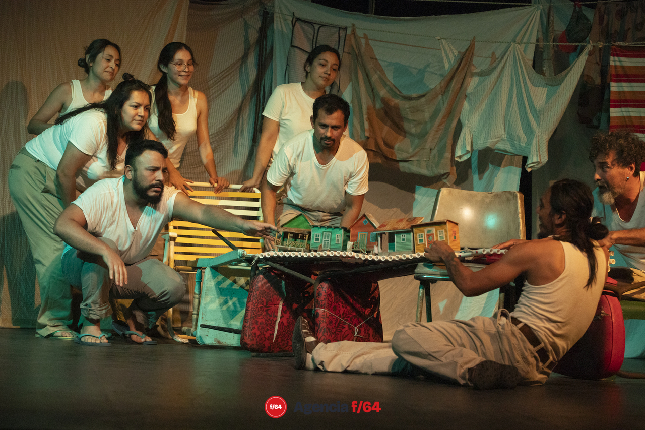 Muy cerca del mar. Instante 1: El Peri.
Dosce la Compañía. 
Teatro Vivian  Blumentel.
43 Muestra Nacional de Teatro
Guadalajara, Jalisco.